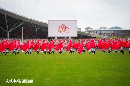 1945年的桦太，江莲铁（吉永小百合）各式庇护地栽种着的樱树开花了，这是丈夫德次郎（阿部宽）从日本本土带回的种子，八月苏联进侵南桦太，铁与儿子们逃往北海道网走，冷天冻地裡过着难以温饱的贫困日子，铁始终守护着孩子并将他养育成人。光阴流转，1971年，长年夜成人的次子修二郎（堺雅人）与老婆真谛（篠原凉子）带着成功的事业从美国回到日本。久别重逢，修二郎却对年老而略显异常的母亲感应相当不安，此时深躲母子心中忌讳的记忆年夜门，行将被揭开。